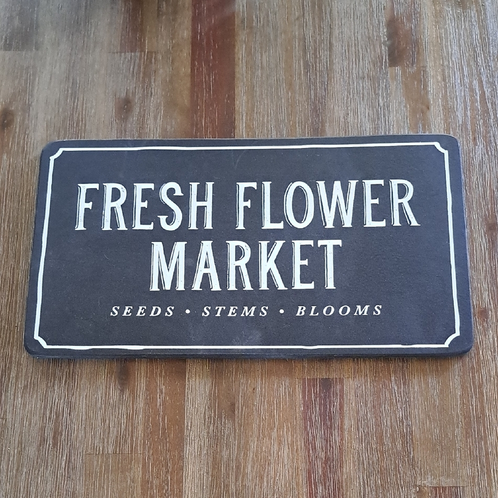 Black and White Fresh Flower Market Sign